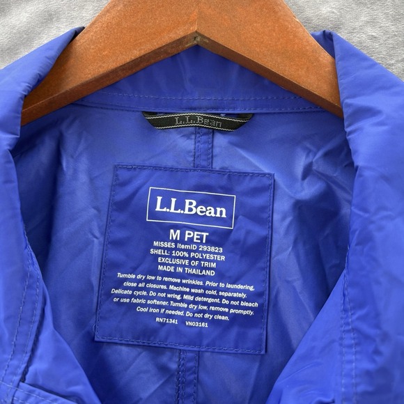 LL Bean Jacket Womens Medium Petite Blue‎ Raincoat Lightweight Outdoors - Picture 3 of 4